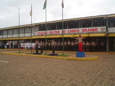 Colégio Militar vai bem, mas é exceção no ensino público