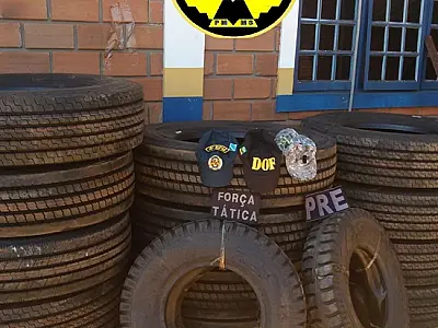 PMR em ação conjunta apreende caminhão com mais de 20 pneus contrabandeados