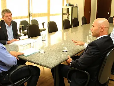 Reinaldo entrega licença ambiental para expansão de fábrica em Três Lagoas