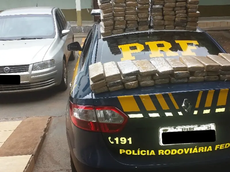 Motoristas são presos com maconha e cigarro em Dourados