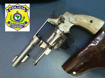 PRF prende mulher com revólver na bolsa, em São Gabriel do Oeste