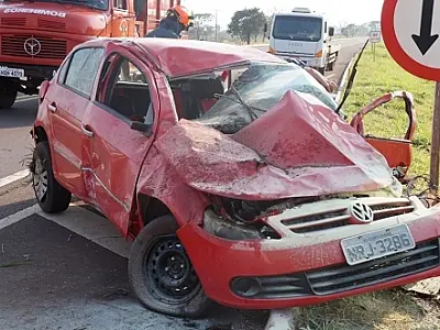 Casal fica ferido em capotagem de veículo em Bataguassu