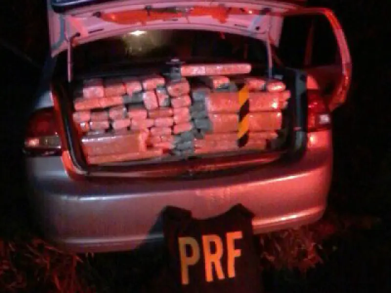 Veículo dublê abandonado é apreendido pela PRF com maconha