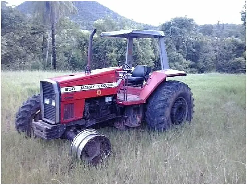 Trator furtado em fazenda é recuperado em Alcinópolis