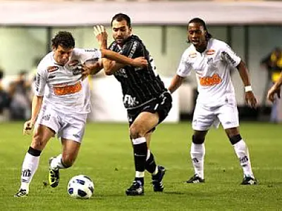 Em jogo fraco, Corinthians volta a liderança com empate com Santos; 0 a 0