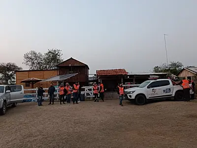 Voluntários chegam ao interior do Pantanal para levar ajuda e dar assistência aos ribeirinhos