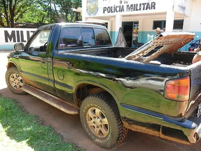 DOF apreende drogas em fundo falso de carroceria