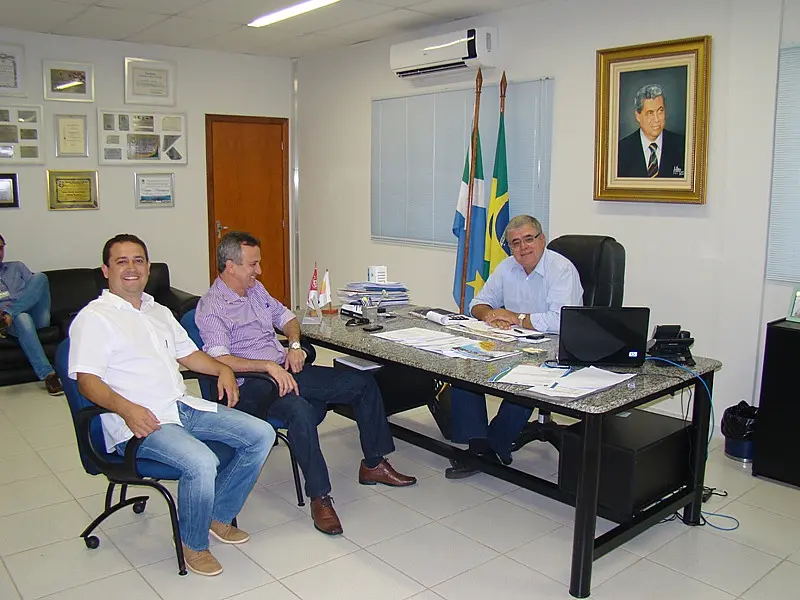 Marun recebe visita do deputado Márcio Fernandes e do prefeito de Água Clara