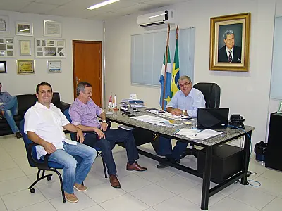 Marun recebe visita do deputado Márcio Fernandes e do prefeito de Água Clara