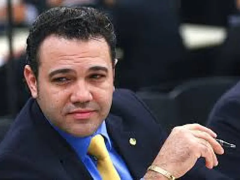 Troca de partido no Congresso movimenta 19 deputados e 1 senador