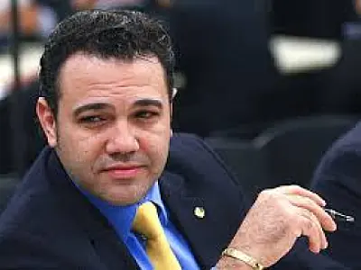 Troca de partido no Congresso movimenta 19 deputados e 1 senador