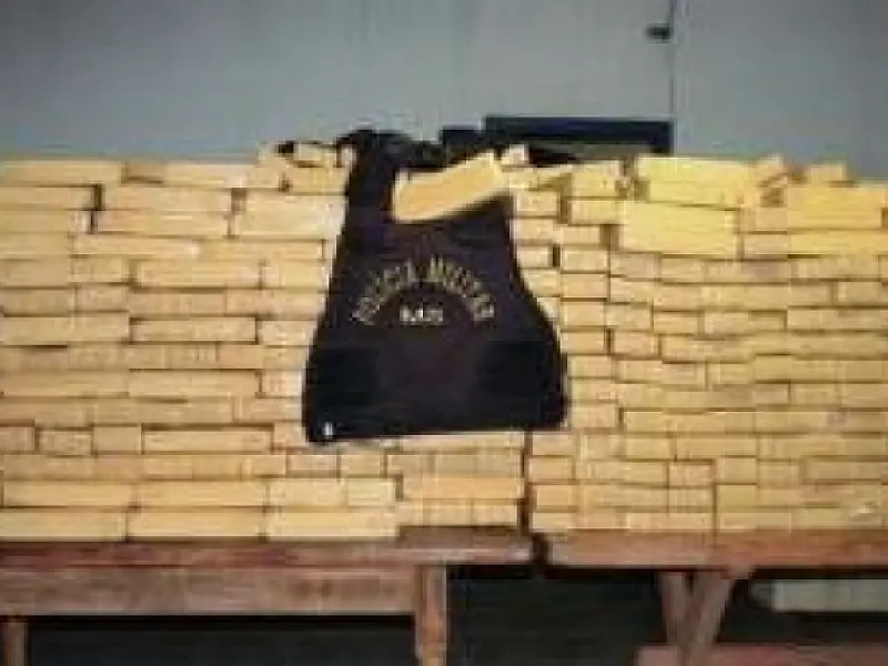 PM apreende quase uma tonelada de droga em Paranhos