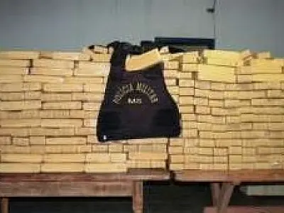 PM apreende quase uma tonelada de droga em Paranhos