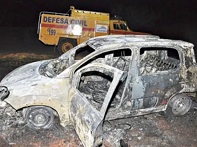Veículo pega fogo na MS-376 em Deodapólis