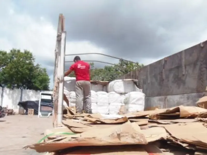 PM de Corumbá apreende contrabando de roupas