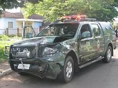 Viatura colide com caminhonete em Amambai durante perseguição