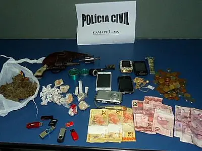Três são presos com drogas e arma em Camapuã