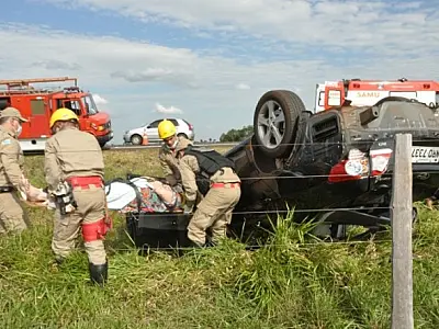 Mulher de 52 anos tomba carro na rodovia MS-276, próximo de Nova Andradina