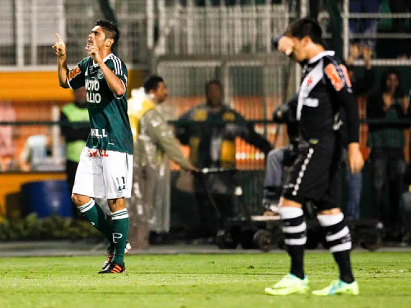 Palmeiras empata com Vasco e ajuda Corinthians