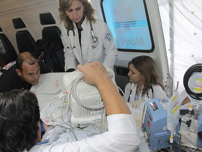 Médicos começam a reduzir sedativos do cantor Pedro