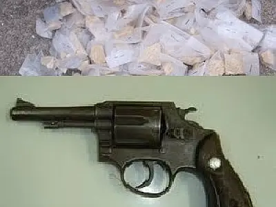 Menor é flagrada portando arma, trouxinhas de maconha, crack e pasta base