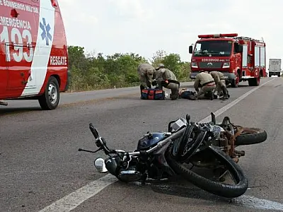 Motociclista tem perna dilacerada por carreta na BR-163