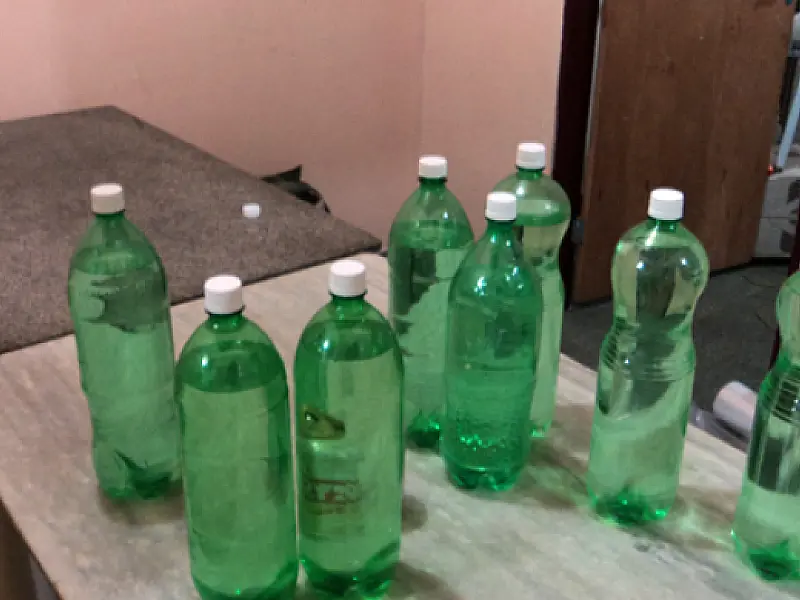 Polícia fecha fábrica clandestina de pinga em Coxim