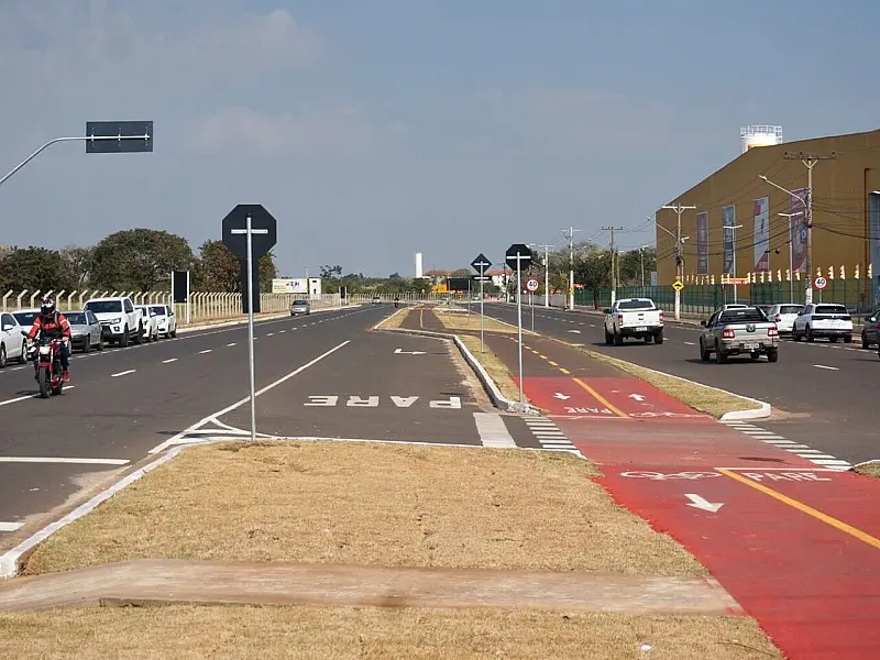 Prefeitura entrega obras de revitalização da Avenida Cafezais