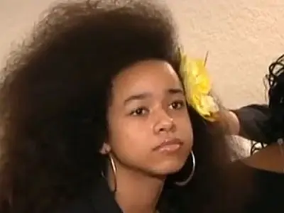 Escola dos EUA ameaça expulsar menina com cabelo crespo e armado