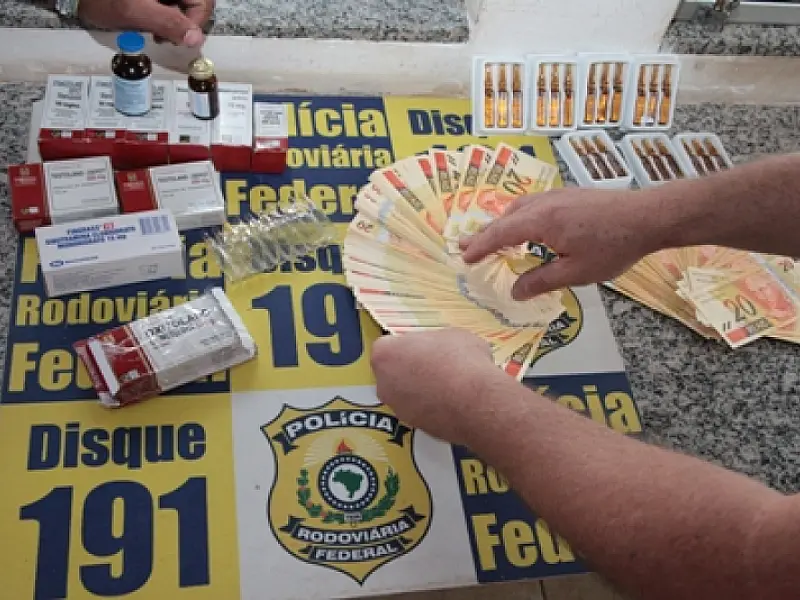 PRF apreende R$ 6,7 mil em cédulas falsas; Quantia foi adquirida na fronteira por R$ 1 mil