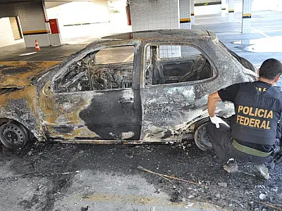Carro explode em frente a Procuradoria de PE