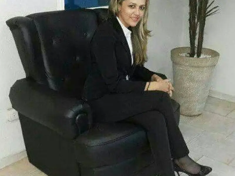 Cerimonialista de funerária não segura às lágrimas em alguns sepultamentos