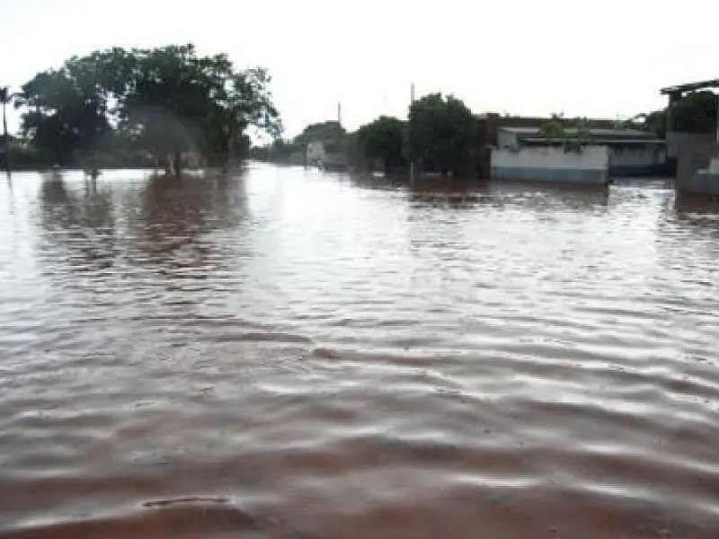 Chuva alaga casas da região central de Batayporã
