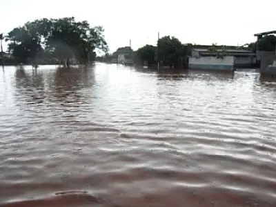 Chuva alaga casas da região central de Batayporã