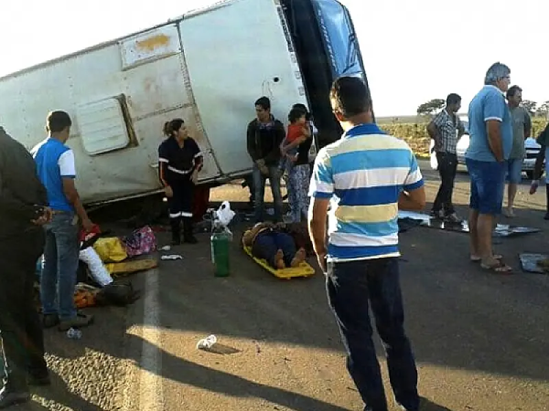 Ônibus que saiu de Campo Grande tomba em MT e deixa 10 feridos