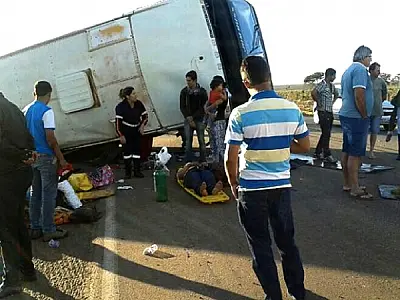 Ônibus que saiu de Campo Grande tomba em MT e deixa 10 feridos