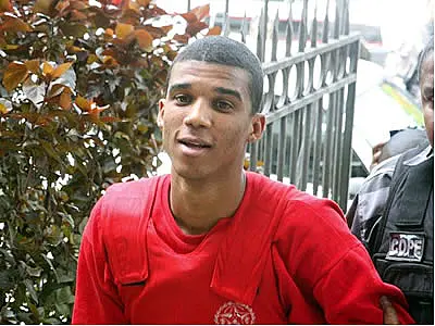Carta de primo do goleiro Bruno reforça versão que incrimina jogador