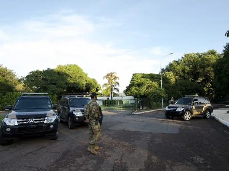 PF faz operação de busca e apreensão na casa de Eduardo Cunha em Brasília