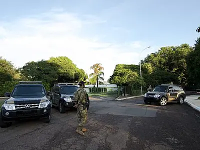 PF faz operação de busca e apreensão na casa de Eduardo Cunha em Brasília