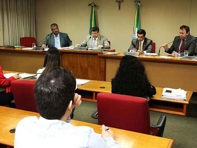 Quatro projetos recebem pareceres favoráveis da CCJR para tramitação
