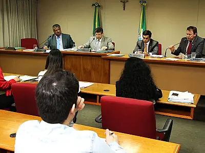 Quatro projetos recebem pareceres favoráveis da CCJR para tramitação