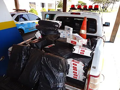 Carro é abandonado com 1.250 pacotes de cigarros