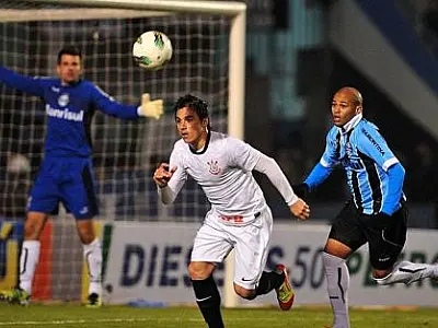 Com foco na Libertadores, Santos e Corinthians perdem mais uma no brasileiro