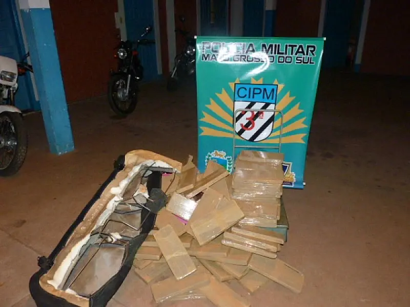 Quase 100kg de maconha apreendidos com jovem e menor
