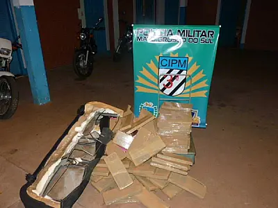 Quase 100kg de maconha apreendidos com jovem e menor