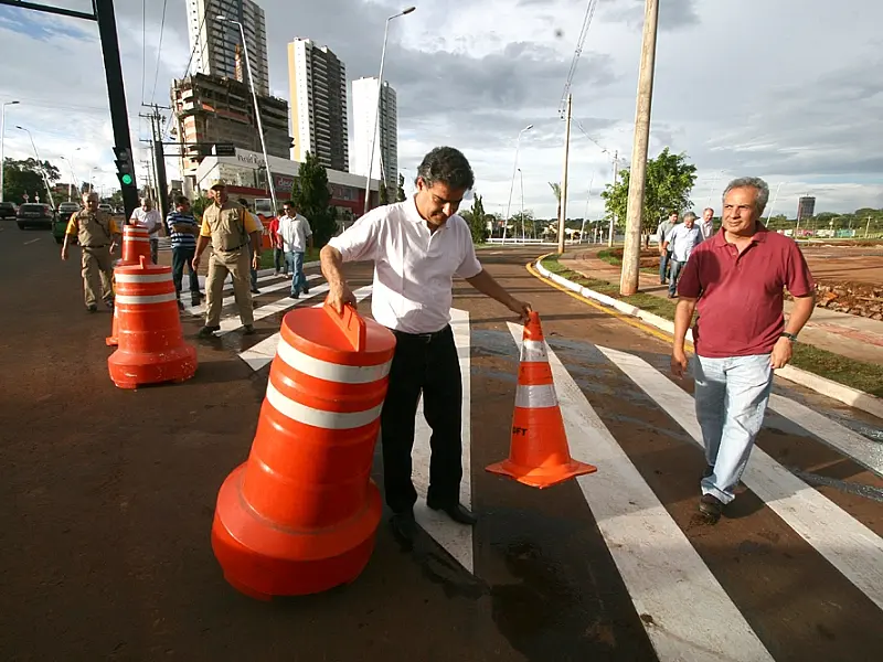 Visando desafogar o trânsito, via que liga a Afonso Pena é liberada