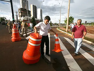 Visando desafogar o trânsito, via que liga a Afonso Pena é liberada