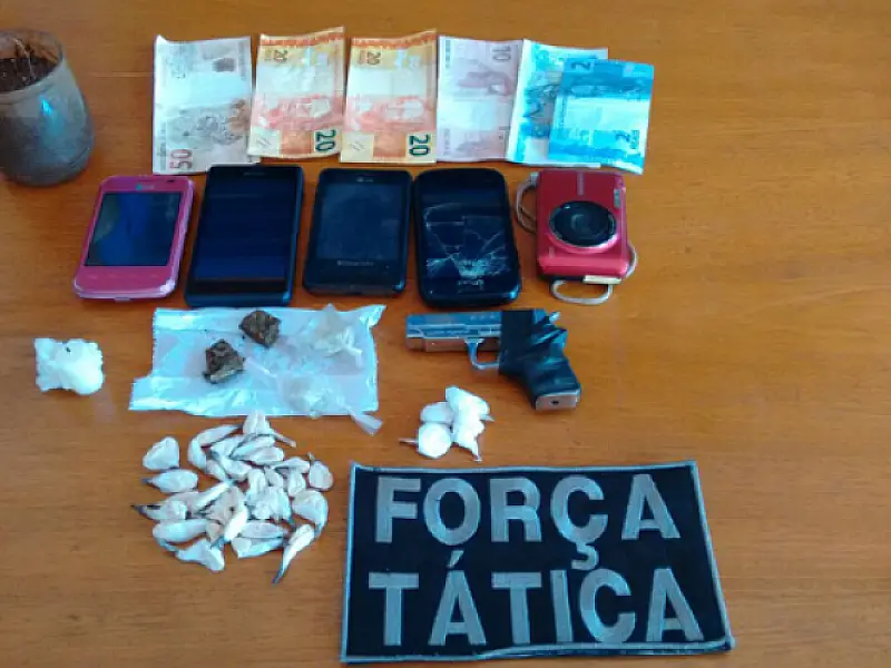 Dois são presos com cocaína, maconha, crack e celulares em Fátima do Sul