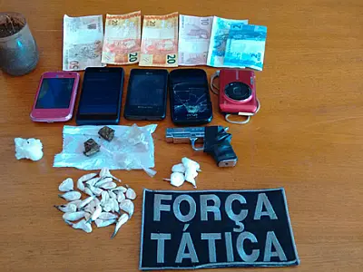 Dois são presos com cocaína, maconha, crack e celulares em Fátima do Sul