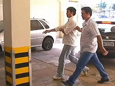 Cunhado de Marielly se apresenta à polícia em estacionamento de supermercado